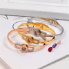 Design de moda 3 cores pulseiras femininas algarismos romanos tridimensional colorido cz pedra mudança diamante oco titânio aço bra2532