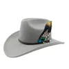 Bérets Western Cowboy Hat Hombre Accessoires de plumes pour hommes et femmes Rétro Gentleman