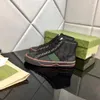 Tennis 1977 High Top Designer Sneakers Män kvinnor Skor Beige Ebony Canvas Green and Red Web 77 Broderi Luxury Shoe 07