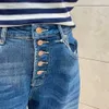 2023 Kvinnors höga midja raka ben Jeans Metal Button Pants Classic Blue Fashion