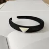 Nieuwe P-letter sieraden ontworpen voor vrouwelijke ontwerpers Hoofdband yoga hoofdband omgekeerde driehoek letter modeaccessoires Hoofdband antislip feestcadeau