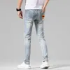 Jeans pour hommes designer 2021 printemps et été mode marque nouvelle jeunesse jeans bleu clair hommes personnalité élastique petits pieds droits pantalons longs hommes T1ZF