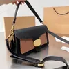 2023 Neue Frauen Schulter -Crossbody -Handtaschenumschlag Einfacher kleiner quadratischer Unterarmtasche Mode Crossbody Wein Gott Taschen D2307014S Forever_bags