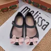 Turnschuhe Mini Melissa 2023 Kinder Sommer Gelee Schuhe Mädchen Bequeme Weiche Bogen Sandalen Kinder Retro Strand Schuhe HMI132HKD230701