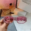 Óculos de sol de armação pequena irregular Óculos de sol da moda para homens e mulheres Óculos de design de luxo para férias 2023 Viagens