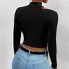 Kvinnor Tshirts Sexig gröda topp klippt ut långärmad toppar mode 2023 sommar svart smala blusar kvinnliga solida grundläggande tees kläder
