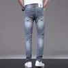 Designer de jeans pour hommes Jeans pour hommes haut de gamme, nouveaux produits de printemps et d'été, petits pieds élastiques ajustés, version coréenne, style de mélange de broderie à la mode