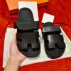 Designer Slippers Slippers Beach Sandálias planas clássicas Slide Luxury Summer Lady Leather Flip Flops Top Quality Men Slides Tamanho 35-44