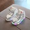 Sneakers İlkbahar Sonbahar Işıkları Ayakkabı Kızlar için Parlayan Sneakers Basket Led Çocuk Aydınlatma Ayakkabıları Aydınlık Sneakers Basket Enfant LedHKD230701