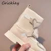 Sneakers Fashion Heart Crystal Stivali per bambini Solid PU Patchwork Boots per ragazze Primavera Autunno Hook Loop Suola morbida Scarpe alla caviglia per bambiniHKD230701