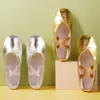 Sandały baletowe buty złota srebrne miękkie podele taneczne kapcie dzieci praktykuj baletrę kobietę gimnastyka 230630