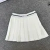Faldas Diseñador Primavera / Verano JK Student Girl Falda corta plisada blanca Línea de letras Decoración Banda Elástica Pantalones de seguridad Antideslumbrante A5LY
