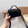 Дизайнеры кожаная сумка Bambino Beald Suckbag Сумка знаменитая мини -маленькая сумочка с регулируемым ремешком поперечного корпуса.
