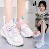 Baskets été baskets pour filles Air Mesh respirant chaussures de sport en plein air style coréen imprimé adolescent randonnée chaussures de courseHKD230701