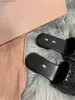 Дизайнерские тапочки дизайнерская женщина Slipper Woman MM Сандаль Знаменитая золотая пряжка летняя пляж Слайдер Кожаный плоский ремень Сандальс отель ванна с размером коробки 35-40 T230701