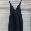 PA23ss Neue Designer-Freizeitkleider für Damen, modisches Neckholder-Kleid mit großem V-Ausschnitt, sexy Abendkleid