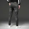 Projektant dżinsów męskich Lekkie luksusowe europejskie dżinsy proste rurka Sym Szczupła fit elastyczna marka wydrukowana młodzież w wysokim poziomie