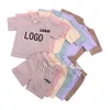 Completi di abbigliamento 2023 Personalizzato Ragazzi Ragazze Estate Cotone solido Stampa Abbigliamento infantile Personalizzato Maglietta corta Pantaloncini Abiti per bambini 230630