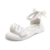 Sandały Flat Kids Bow dzieci Summer Summer Freading Beach 2023 Księżniczka Fashion Pearl School Roman Buty 230630