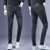 Heren Jeans designer Koreaanse versie 2021 herfst en winter nieuwe Medusa geborduurde jeans heren elastische slim fit rechte broek met kleine pijpen dikke stijl W9U3