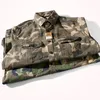 Herrpolos militär stil kamouflage skjorta män vår höst mode multi pocketcargo blus vintage casual lös mångsidig bomullstoppar 230630