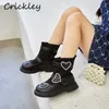 Sneakers Fashion Heart Crystal Stivali per bambini Solid PU Patchwork Boots per ragazze Primavera Autunno Hook Loop Suola morbida Scarpe alla caviglia per bambiniHKD230701