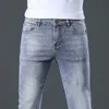 Jeans masculinos designer luz luxo para homens 2022 primavera / verão fino ajuste pés elástico casual edição coreana high end marca pequena abelha 5mnm 8ej7