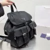 Zaino nero di design Borsa da scuola Borsa da studente in nylon Borsa a tracolla da viaggio all'aperto Zaino da donna da uomo