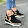 Sommarkvinnor Buckle Pu Fashion Sandals Leather Wedges Streetwear Kvinnliga skor Casual L 54