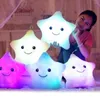 Travesseiro Luz Led Macio Pelúcia Brinquedos Luminosos Estrelas Coloridas Amor Forma Crianças Adulto Aniversário Presente de Natal para Crianças Meninas