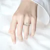 Z bocznymi kamieniami oevas 925 Sterling Srebrny Szmaragd Cut Created Creat Wedding Wedding Diamonds Ring Pierścień biżuterii Prezenty Hurtowe 230701