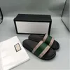 Sandaler lyxiga märke läder damer sandaler sommar plattskor mode strand herrarna tofflor flip-flops damer sexiga tofflor.