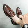 Nouveaux hommes vêtements de cérémonie chaussures mocassins marron pointu gland sans lacet affaires mariage chaussures pour hommes livraison gratuite à la main
