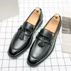 Nouveaux hommes vêtements de cérémonie chaussures mocassins marron pointu gland sans lacet affaires mariage chaussures pour hommes livraison gratuite à la main