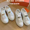 Luxe designer veter witte schoenen voor mannen en vrouwen paren all-match platte casual sportschoenen metalen gesp echt leer jeugd campus mode