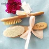 Hårborstar Anpassade namn Natural Wool Borstkam Born Hårborste Spädbarn Huvud Massager Portable Baby Comb Hair Bath Brush Comb Gift 230701