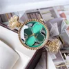 Orologi di moda Donna Fiore di cristallo Grandi lettere Stile Lusso Metallo Cinturino in acciaio Orologio al quarzo montre de luxe regali A34