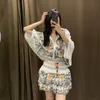 Blusas femininas conjuntos de 2 peças blusas cortadas para mulheres tops boho verão estampado decote em v manga folha de lótus solto plissado elástico conjunto de saia em camadas cintura alta