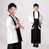 新しい黒人日本の男の子着た子供の戦士