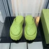 Zapatillas de diseñador de lujo con fondo grueso y agujeros huecos para hombres y mujeres, parejas, vacaciones en la playa, piscina, ocio, EVA Unisex