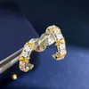 Nieuw ontworpen Luxe oorbellen met zirkoon ingelegde klauw diamant glad metaal X karakter kruis over volledige diamant C-vormige vrouwen Oorstekers sieraden