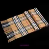 Sciarpa Bur Home invernale e autunnale di alta qualità per donna uomo Autunno Inverno New Fashion British Plaid Imitazione Cashmere Sciarpa Scialle Collo caldo da coppia a doppio uso