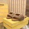 Tasarımcı Furry Bayan Tarak Moda Sıradan Düz Alt Sandal Güzel Rahat Kapalı Ayakkabı Slaytları Yaz plaj terlikleri