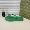 Luxuriöse Designer-Flip-Flops aus Schaumstoff mit dicken Sohlen für Damen, leicht, weich, rutschfest, Sommer-Strandurlaub