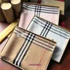 Designer Luxury Bur Home foulards à vendre Automne et Hiver 22 Nouveau Modèle D Plaid Empreintes Digitales Grand Châle Écharpe pour Femmes Meilleur Style de Vente