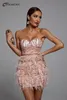 Abiti sexy urbani Mini abito di piume di paillettes rosa di alta qualità Mini abito senza spalline di moda senza spalline Night Club Party Vestidos 230703