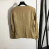 23SS Damen-Lederjacke, Damen-Designer-Kleidung, Schnalle, Kette, dekorative Tasche, 100 % importierter Schaffell-Leder-Mantel mit Rundhalsausschnitt, hochwertige Damenbekleidung