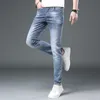 Designer de jeans pour hommes Light Luxury Fashion for Men 2022 Printemps / Été Thin Fit Small Feet Elastic Casual Korean High end Brand 3D72