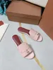 Summer Plaj Terlik Klasik Tasarımcı Lady Flat Baotou Flip Flops% 100 Deri Slaytlar Süet Mektup Kadın Ayakkabı Cowhide Metal Kadın Sandalet Büyük Boyut 35-41-42 Kutu