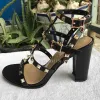 Sandalen Berühmte Designer Damen Hohe Qualität Luxus Sandalen Blockabsatz Damen Schuhe Offene spitze High Heels Damen Metallschnalle High Heels
